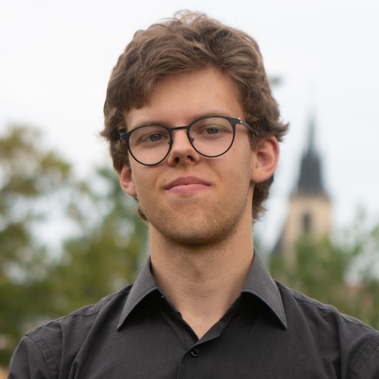24 | antonín hluštík